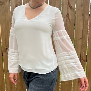 White House Black Market, V-Neck cream white blouse size 4